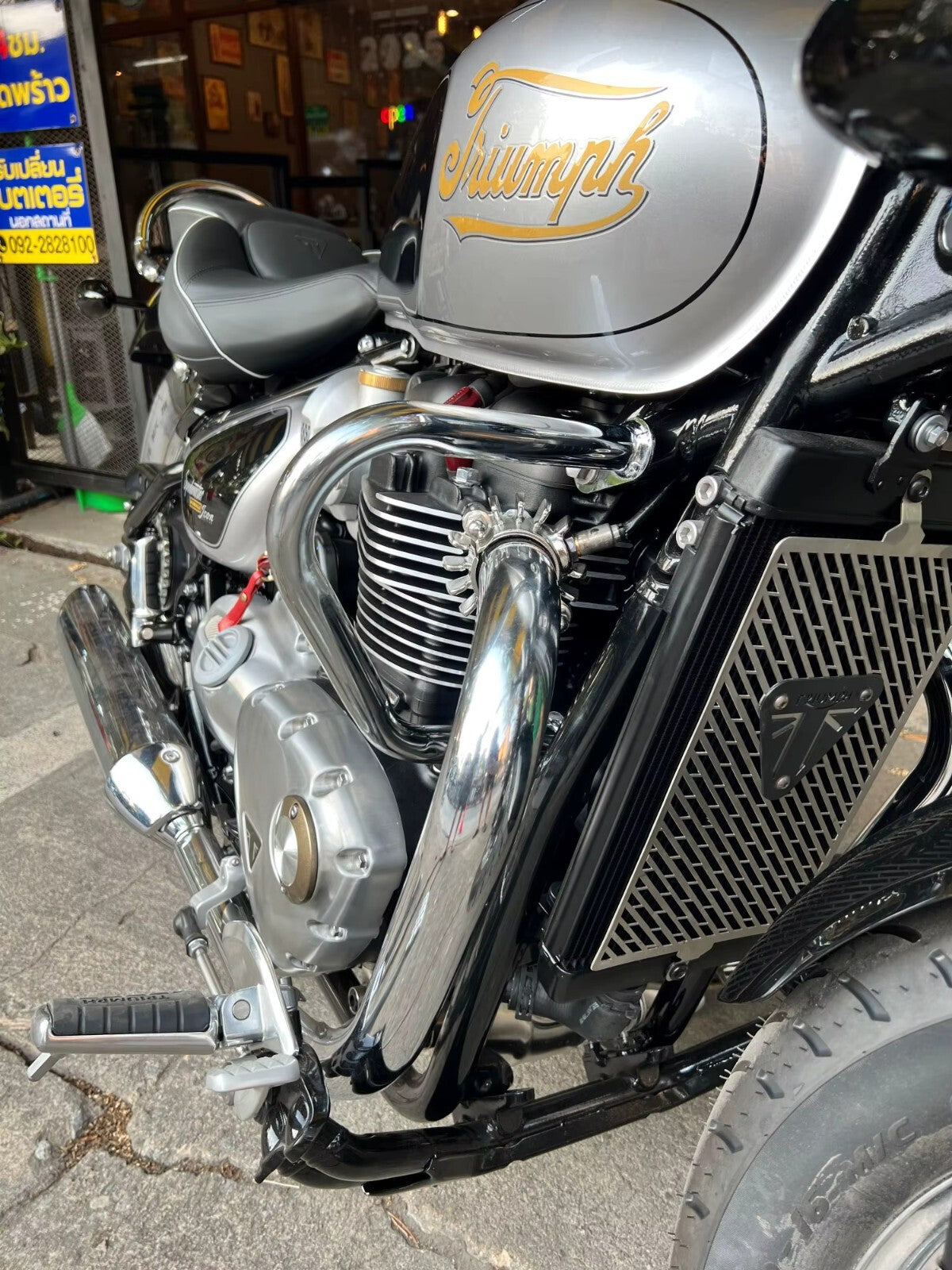 Chrome Engine Guard Crash Bar - For Triumph Bonneville T100 T120 Bobber 16-24