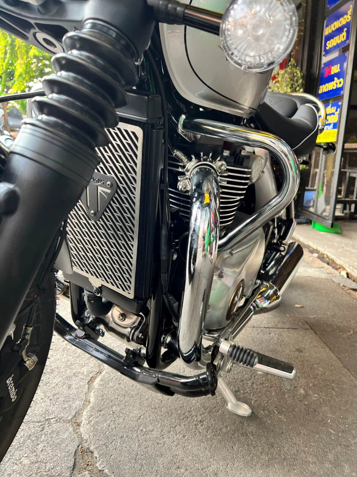 Chrome Engine Guard Crash Bar - For Triumph Bonneville T100 T120 Bobber 16-24